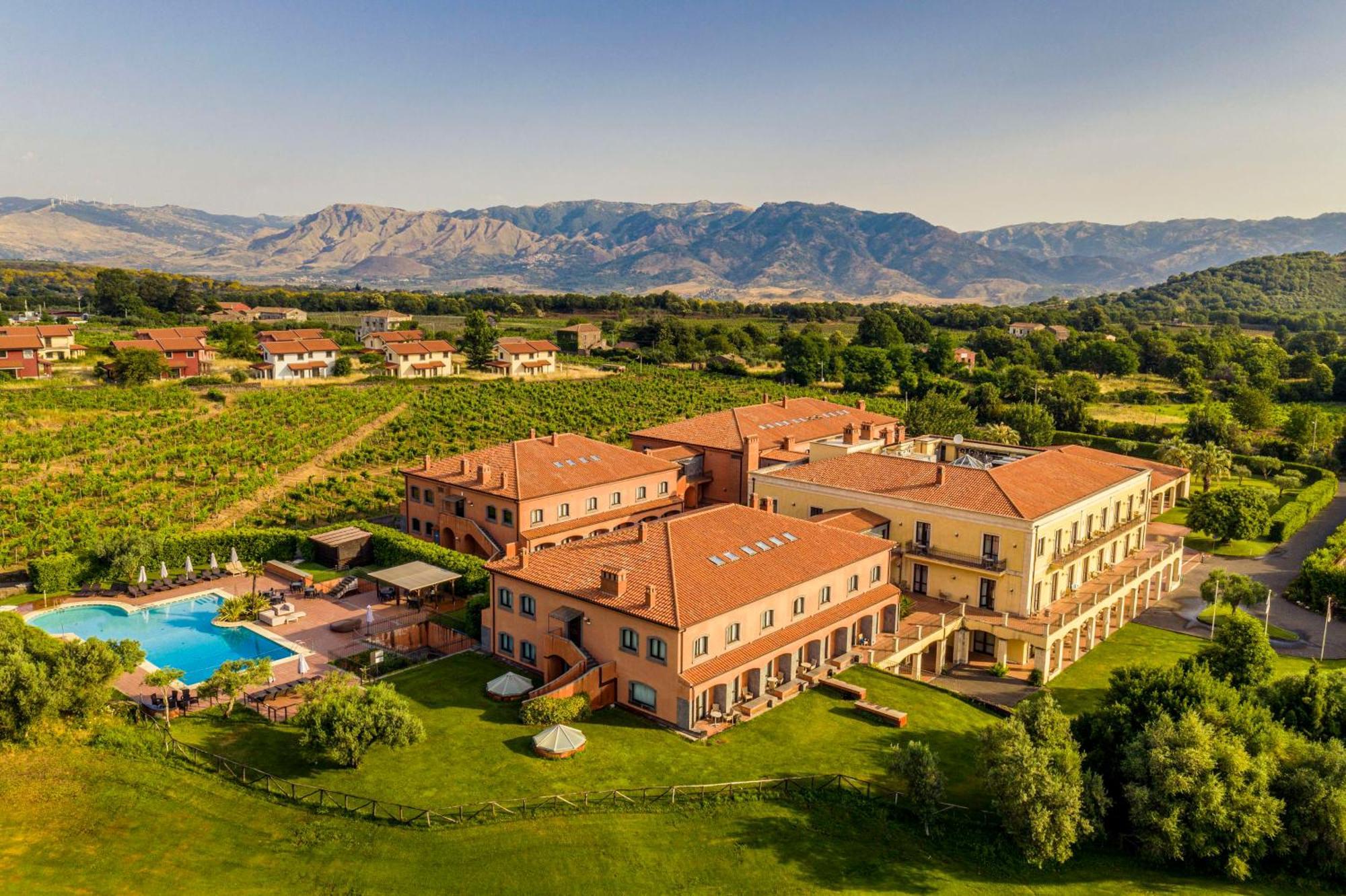 Il Picciolo Etna Golf Resort&Spa Castiglione De Sicilia Esterno foto
